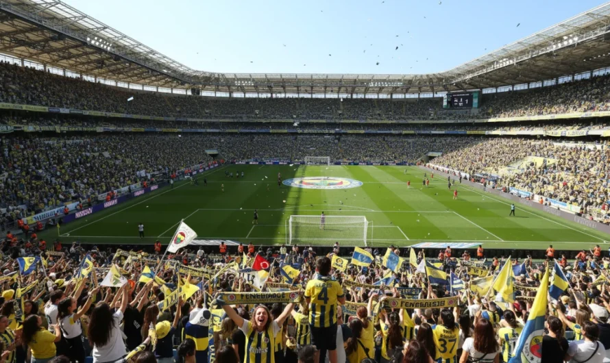 Fenerbahçe Kadın ve Çocuklar için Futbol Heyecanını Ücretsiz Biletlerle Yaşatıyor